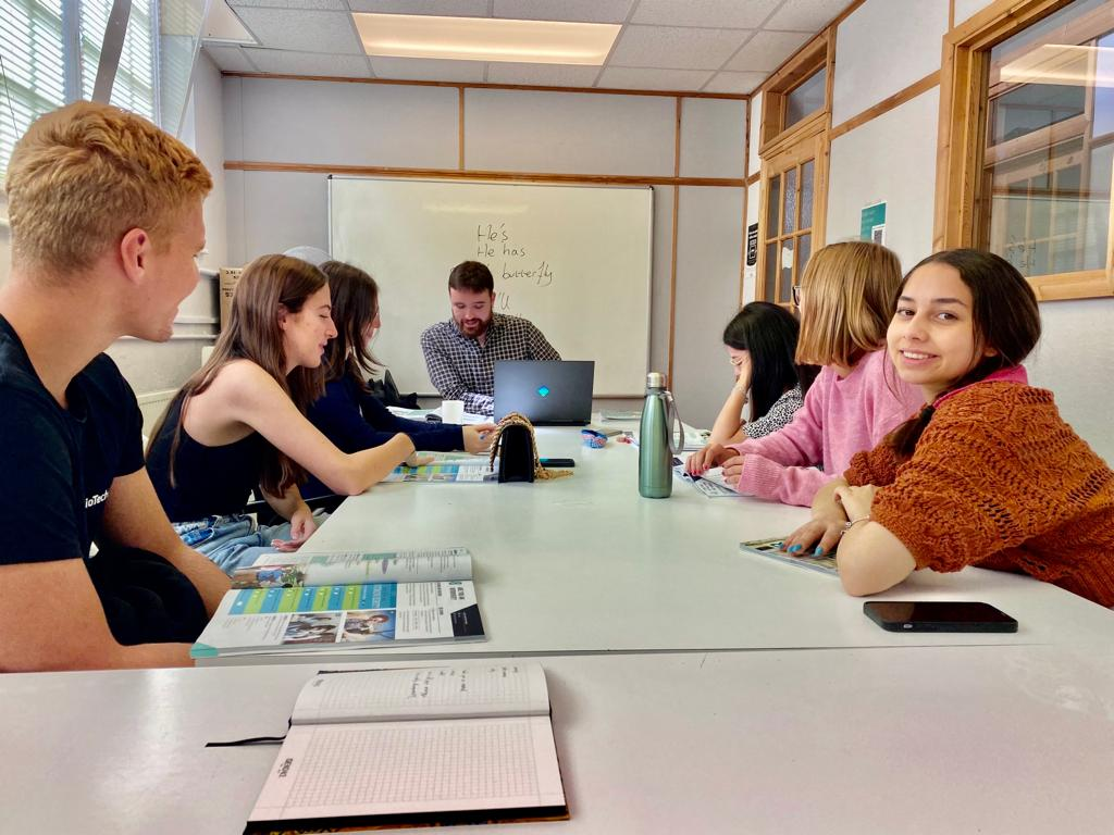 الآداب والثقافة في سنغافورة: ما يجب فعله وما يجب تجنبه للطلاب الدوليين