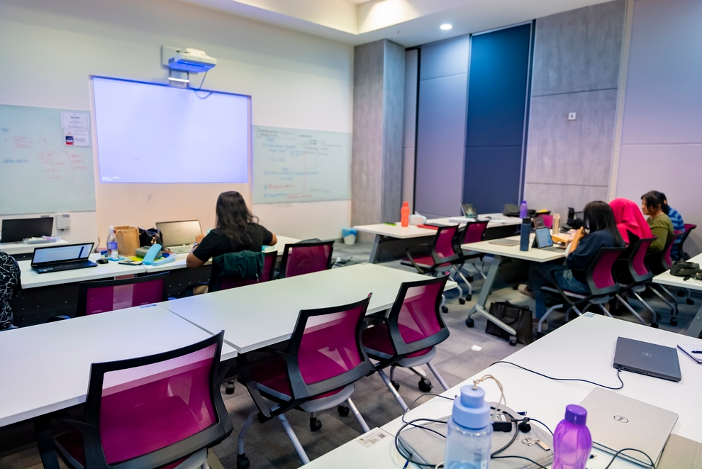 العيش في كوالالمبور مقابل سنغافورة: أي مدينة هي الأفضل للطلاب؟